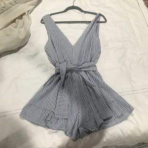 cute striped romper!